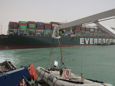 Canale di Suez: oggi possibile sblocco del porta container